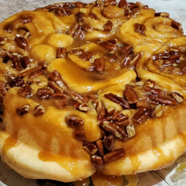 receta Sticky Buns au caramel salé et aux pacanes