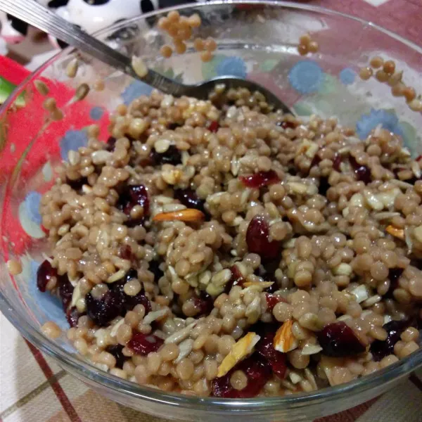 receta Couscous israélien aux canneberges, noix et graines de tournesol