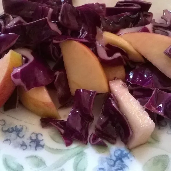 receta Salade de chou rouge aux pommes