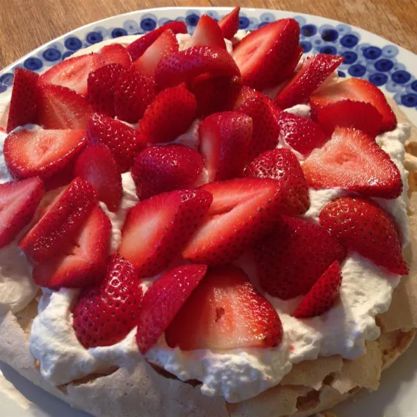 receta Pavlova Del Chef John Con Fresas