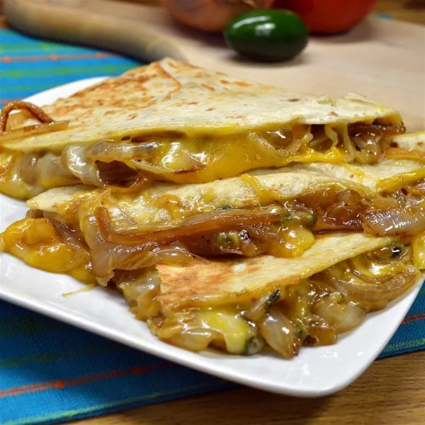 receta Quesadillas aux oignons caramélisés et au jalapeño