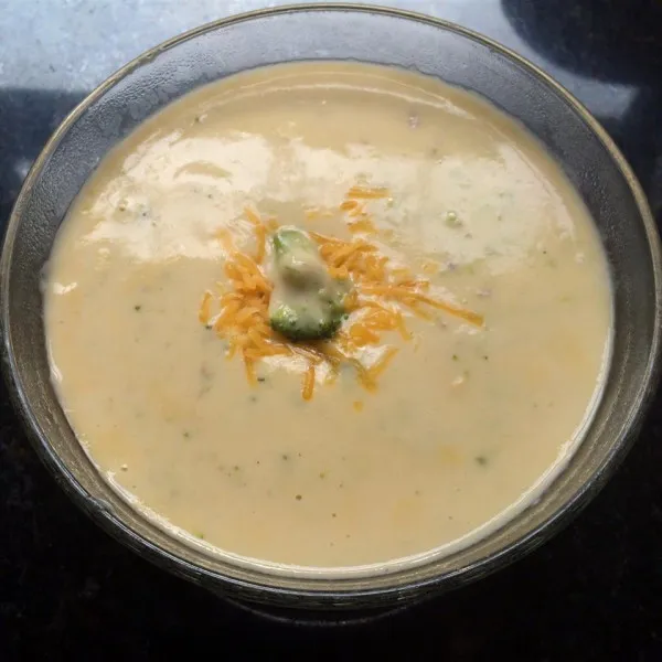 receta Soupe facile à la crème de brocoli et au fromage