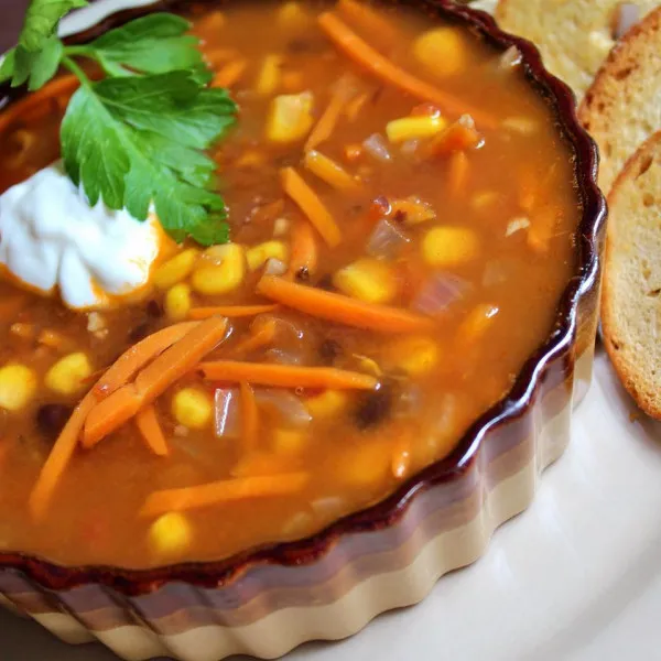 receta Soupe épicée aux légumes et aux haricots noirs