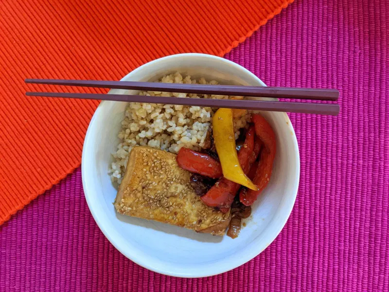 receta Tofu facile au sésame avec légumes teriyaki